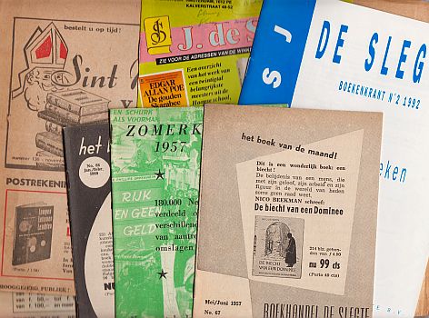 (DE SLEGTE) - Collectie van negen reclameuitingen van De Slegte: vijf geniete boekjes (mei/juni 1957, zomerkoopjes 1957, jan./febr. 1960, zomer 1992, ongedateerd), drie kranten (november 1968, december 1969, aug./sept. 1972) en een gevouwen flyer (ongedateerd).