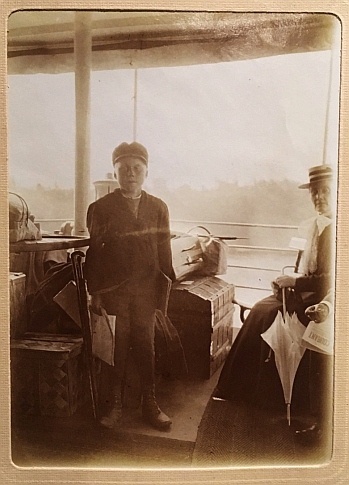 FOTOALBUM REIS NAAR ZWEDEN 1901 - Fotoalbum met 57 foto's uit 1901, gemaakt door Caroline Van der Meulen-Feikema. (Photos of a trip to Sweden - through Germany and Denmark).